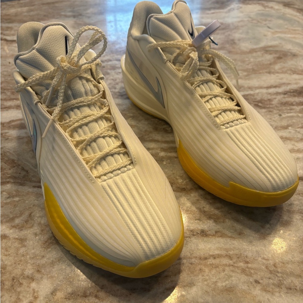 Nike Men's GT 3 Turbo Athletic Basketball Shoes - Picture 2 of 5